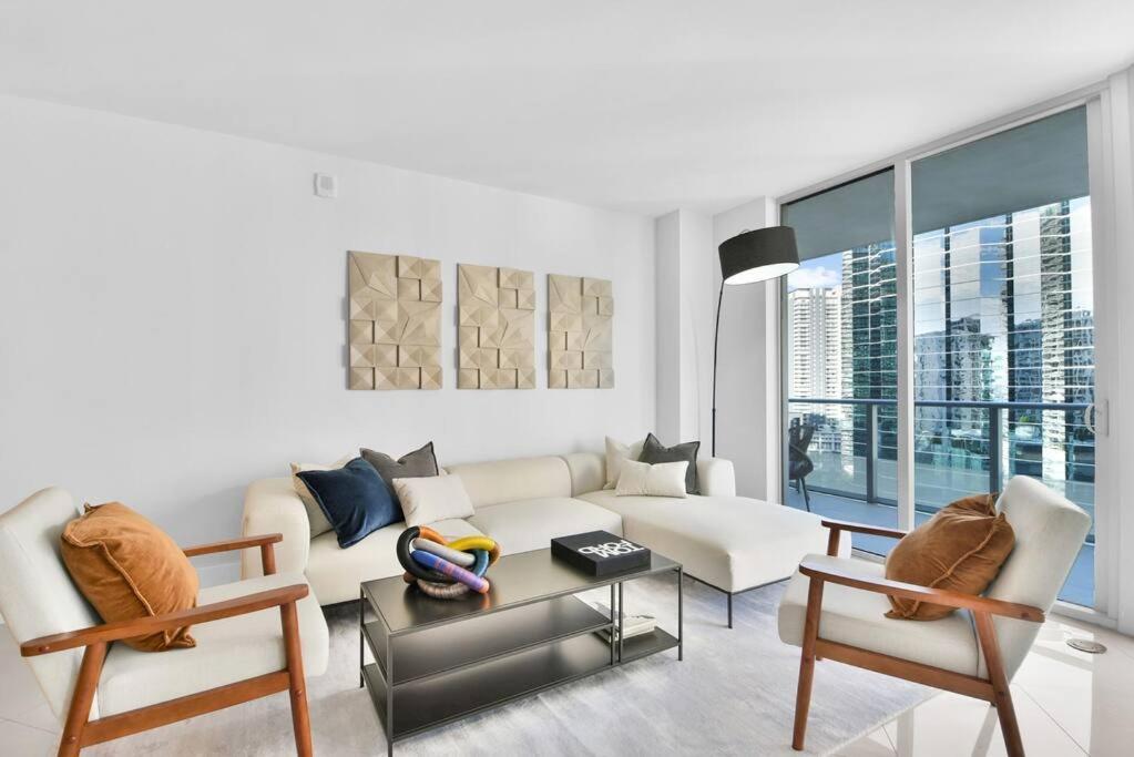 Lovely Upscale Condo Gorgeous View 2Bd 2Bath In Brickell ไมอามี ภายนอก รูปภาพ